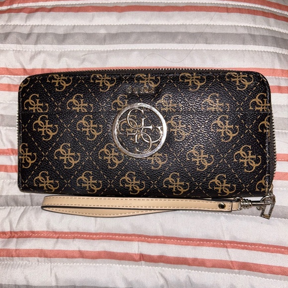 Guess Handbags - Guess wristlet
